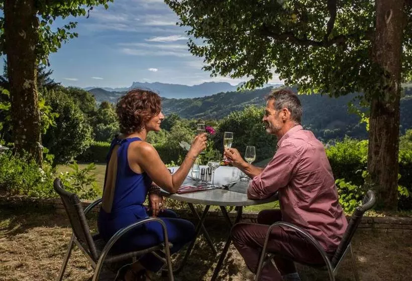 Hotelli Les Mesanges