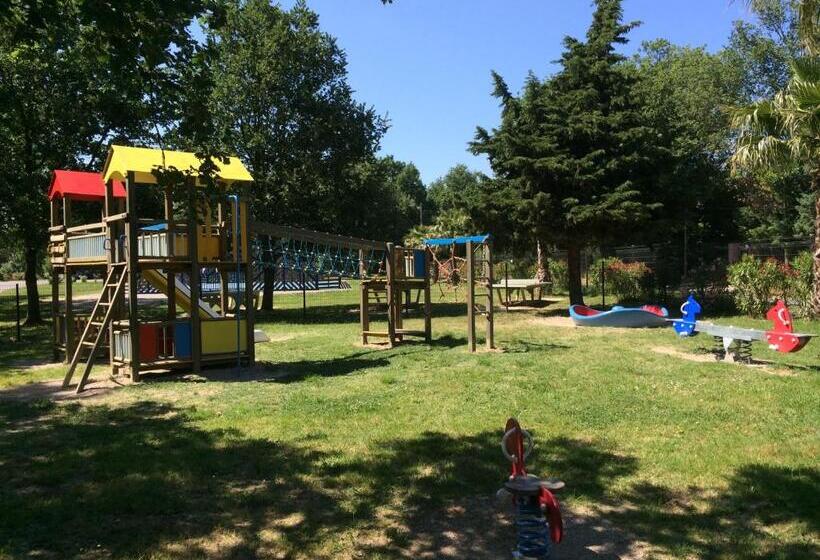 בית מלון כפרי L'hôtel Du Méditerranée