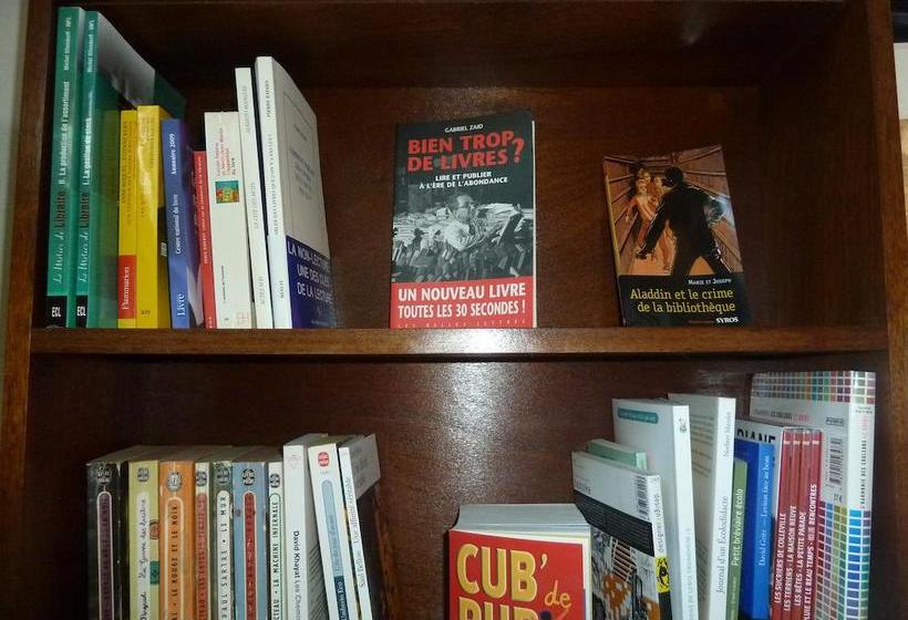 مبيت وإفطار A Livre Ouvert