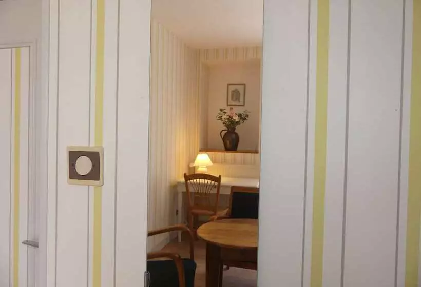 Aamiaismajoitus (B&B) Chambres D Hotes Les Pieris