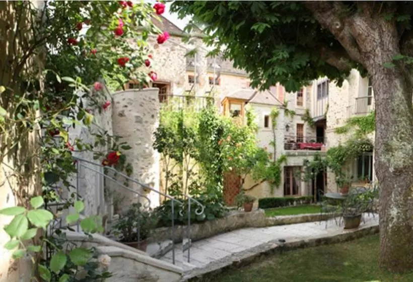 ベッドアンドブレックファースト Chambres D'hôtes La Closerie Des Trois Marottes