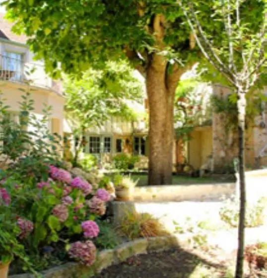 ベッドアンドブレックファースト Chambres D'hôtes La Closerie Des Trois Marottes