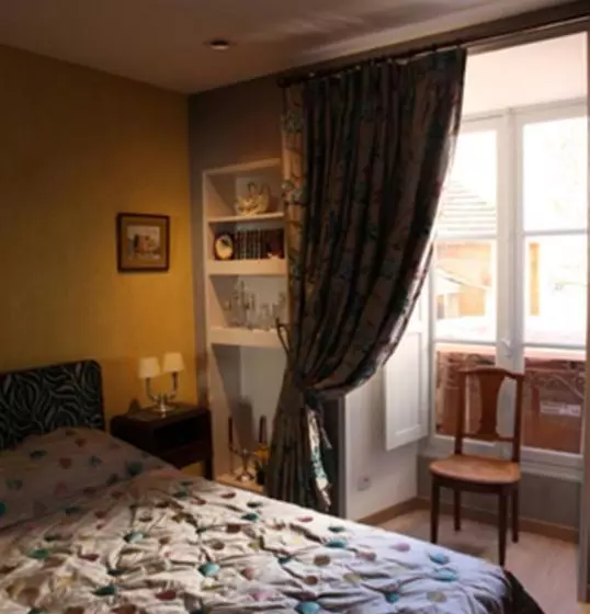 ベッドアンドブレックファースト Chambres D'hôtes La Closerie Des Trois Marottes