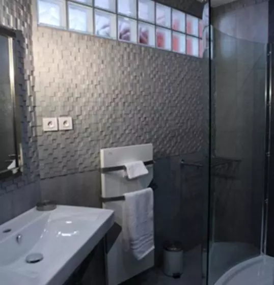 ベッドアンドブレックファースト Chambres D'hôtes La Closerie Des Trois Marottes