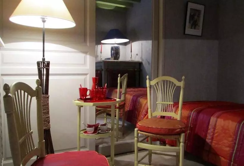 ベッドアンドブレックファースト Chambres D'hôtes La Closerie Des Trois Marottes
