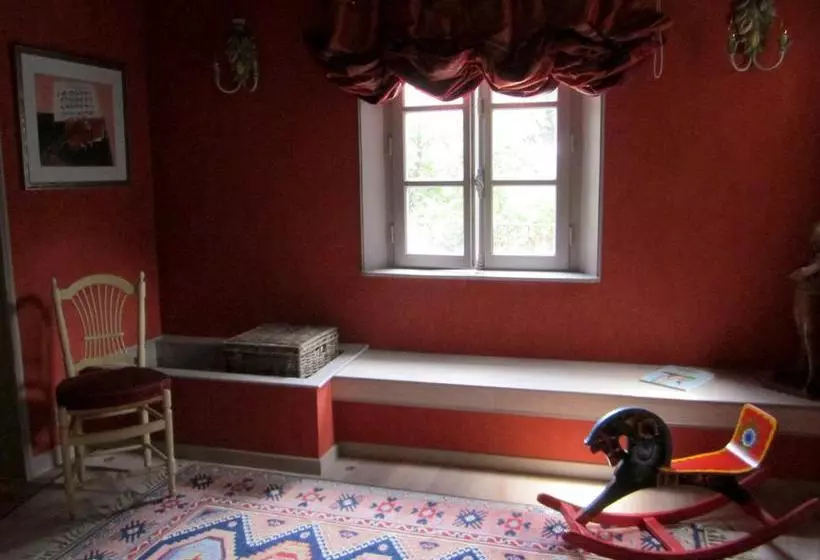 ベッドアンドブレックファースト Chambres D'hôtes La Closerie Des Trois Marottes