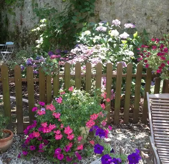 Aamiaismajoitus (B&B) Chambres D'hôtes La Toast Vin