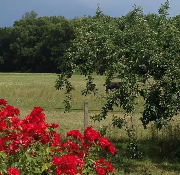 تختخواب و صبحانه La Croix Du Gres