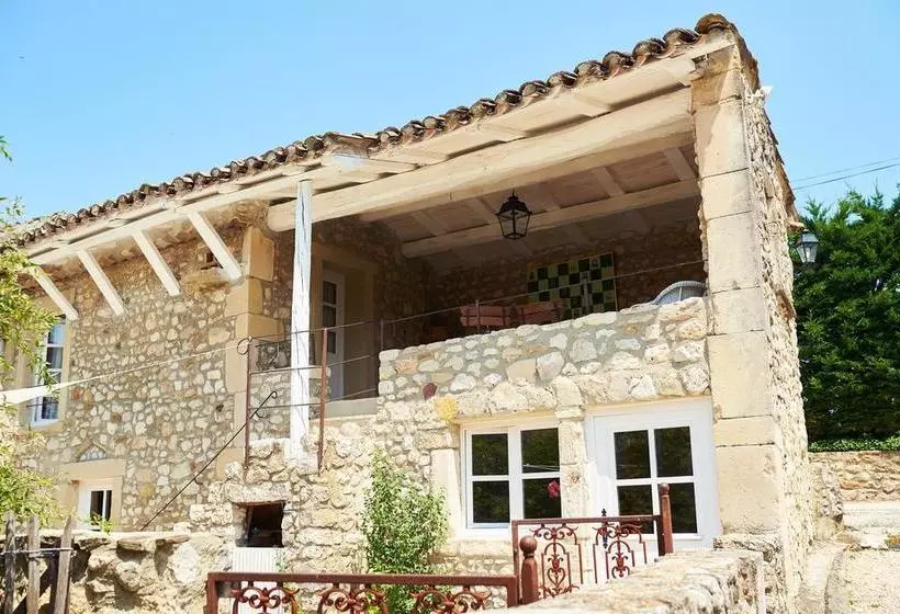 تختخواب و صبحانه La Croix Du Gres
