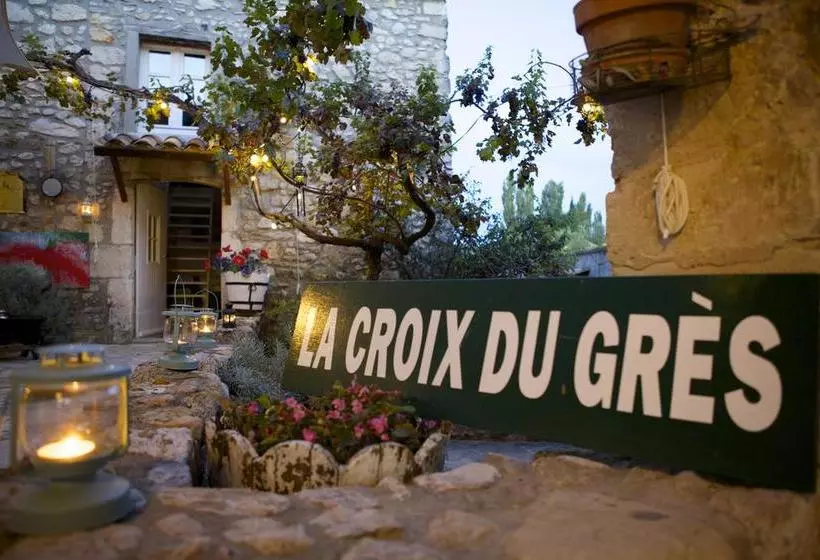 تختخواب و صبحانه La Croix Du Gres