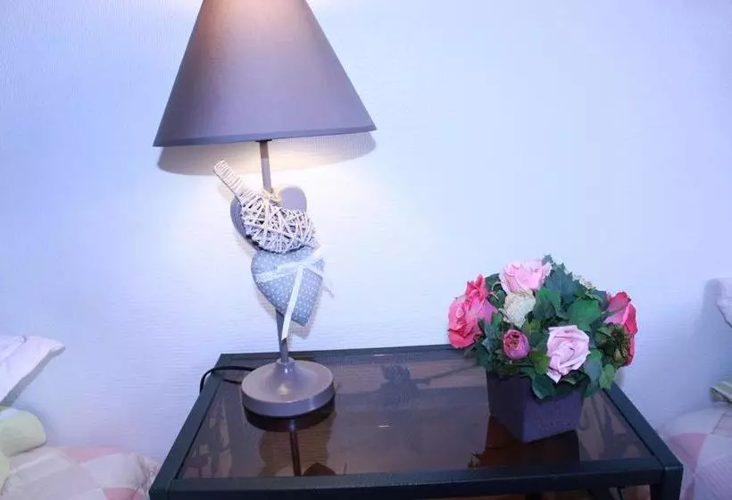 تختخواب و صبحانه La Demeure Aux Hortensias