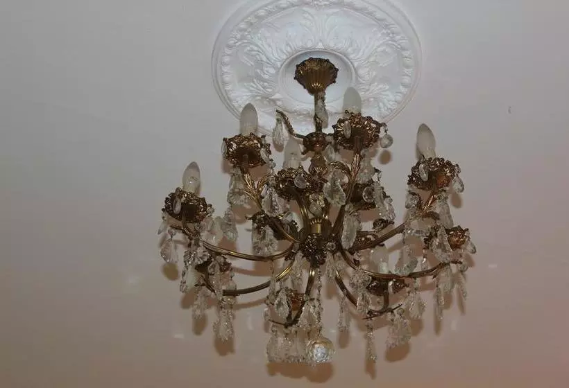 تختخواب و صبحانه La Demeure Aux Hortensias