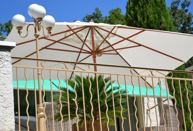 住宿加早餐  La Devinière