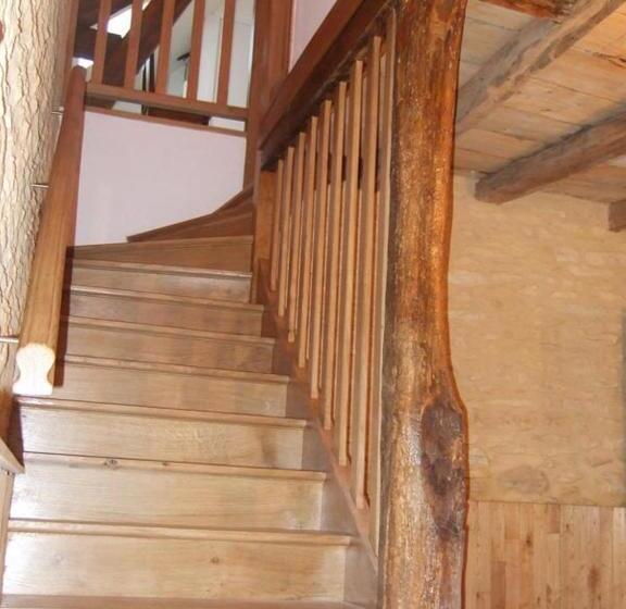 تختخواب و صبحانه La Ferme Du Pech