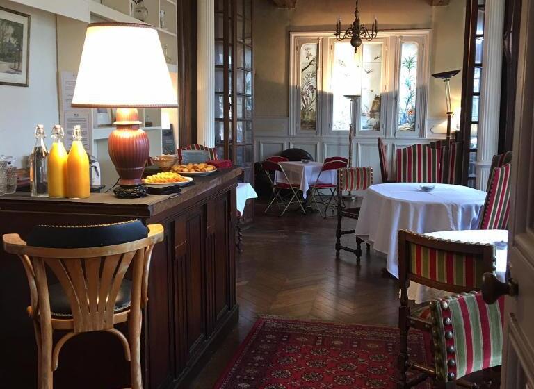 تختخواب و صبحانه La Villa L Argentine