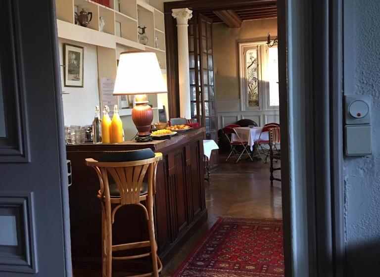 تختخواب و صبحانه La Villa L Argentine