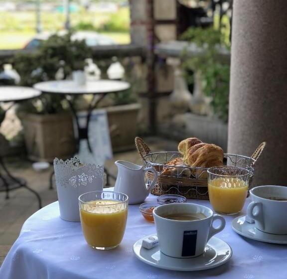 تختخواب و صبحانه La Villa L Argentine