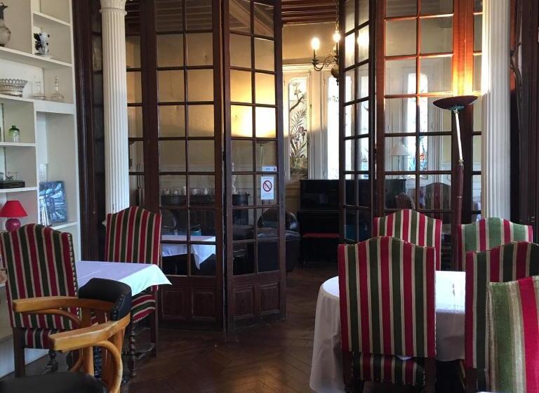 تختخواب و صبحانه La Villa L Argentine