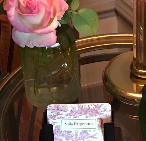 تختخواب و صبحانه La Villa L Argentine