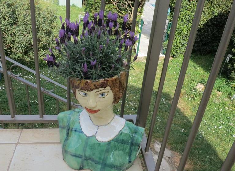 تختخواب و صبحانه Mas Myro