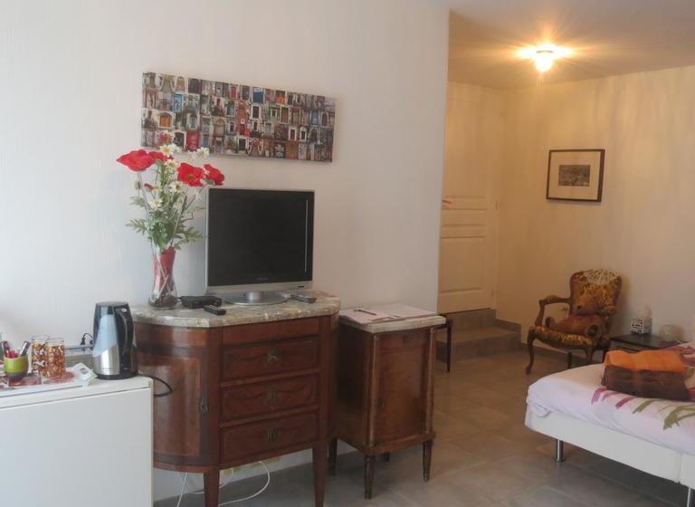 تختخواب و صبحانه Mas Myro