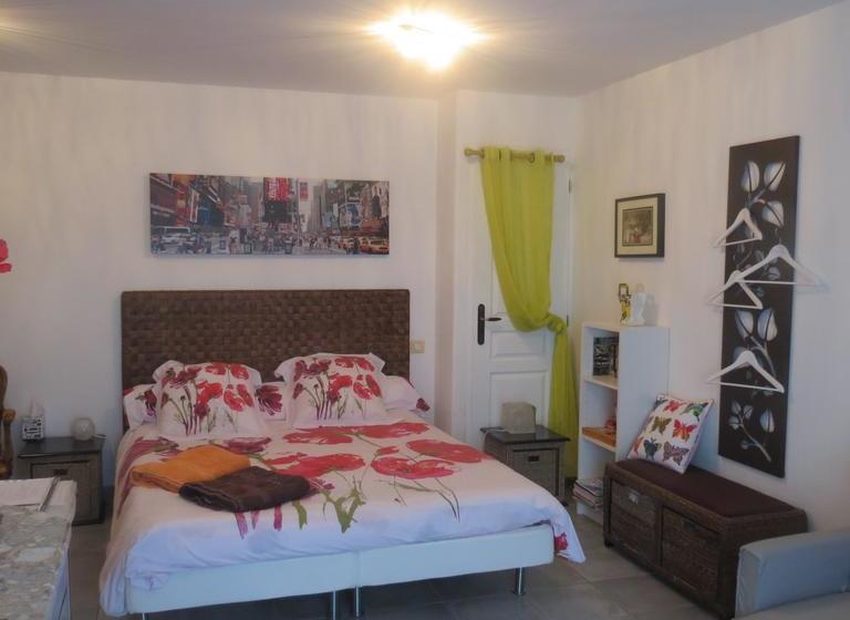 تختخواب و صبحانه Mas Myro