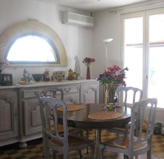 تختخواب و صبحانه Mas Myro