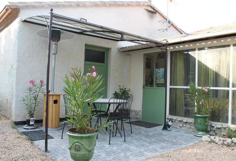 تختخواب و صبحانه Mas Myro