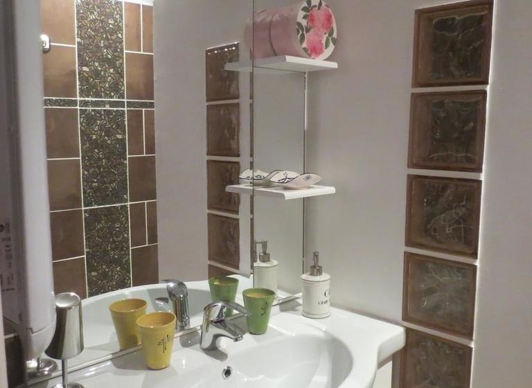 تختخواب و صبحانه Mas Myro