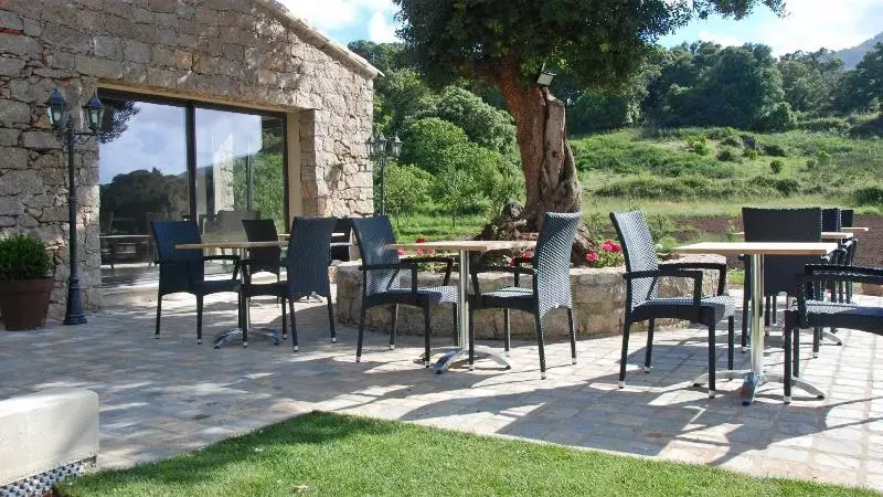 ベッドアンドブレックファースト & Restaurant Les Bergeries D'alata