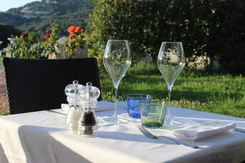 ベッドアンドブレックファースト & Restaurant Les Bergeries D'alata