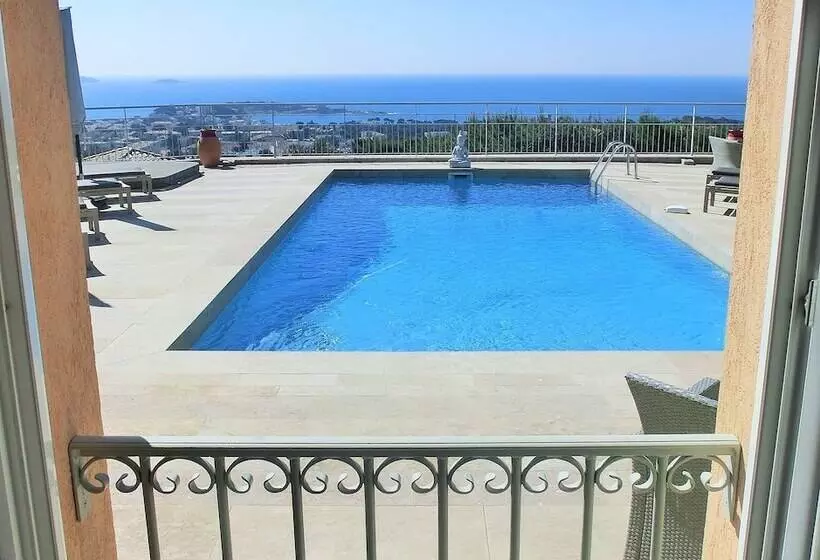 Aamiaismajoitus (B&B) Villa Azur Golf