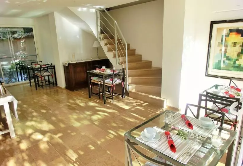 Aamiaismajoitus (B&B) Villa Azur Golf