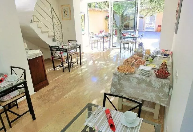 Aamiaismajoitus (B&B) Villa Azur Golf
