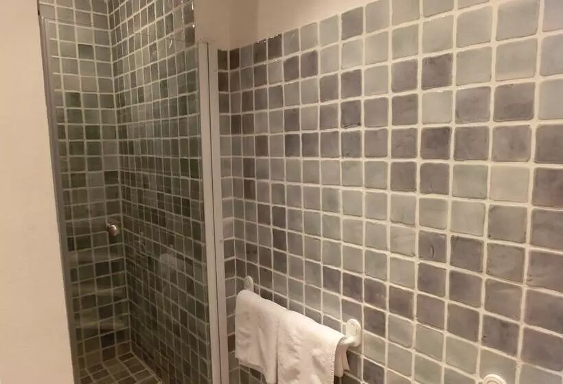 Aamiaismajoitus (B&B) Villa Azur Golf