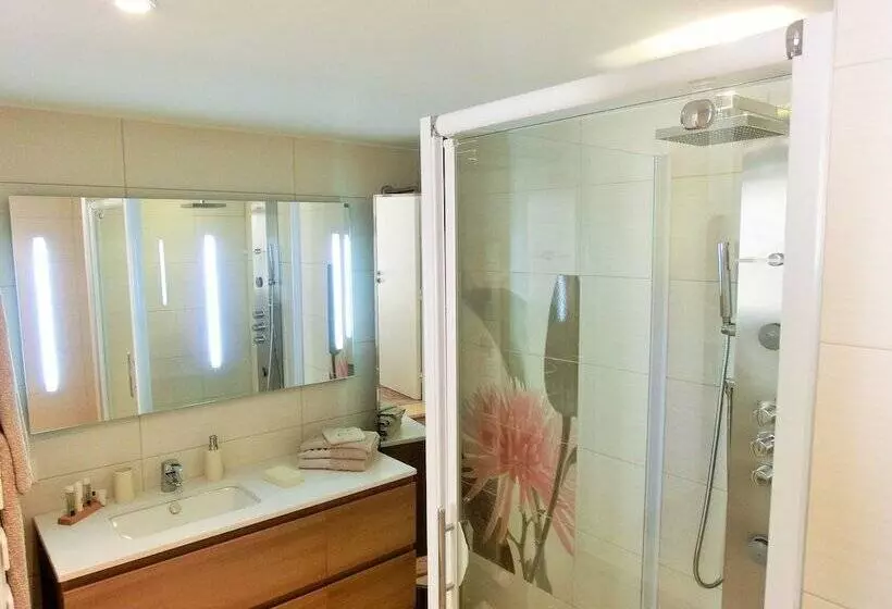 Aamiaismajoitus (B&B) Villa Azur Golf