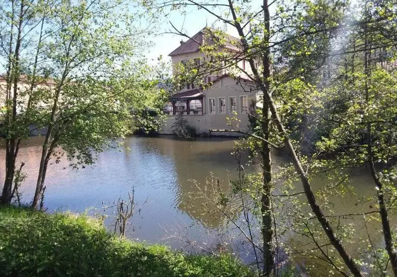 هتل Hostellerie D Heloise