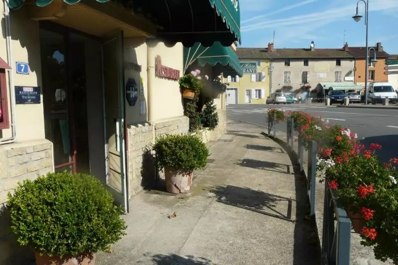 هتل Hostellerie D Heloise