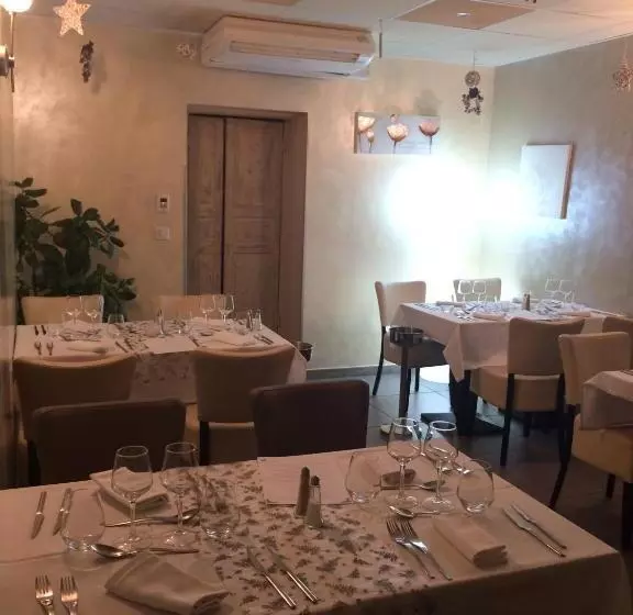 ホテル La Bastide De Venelles