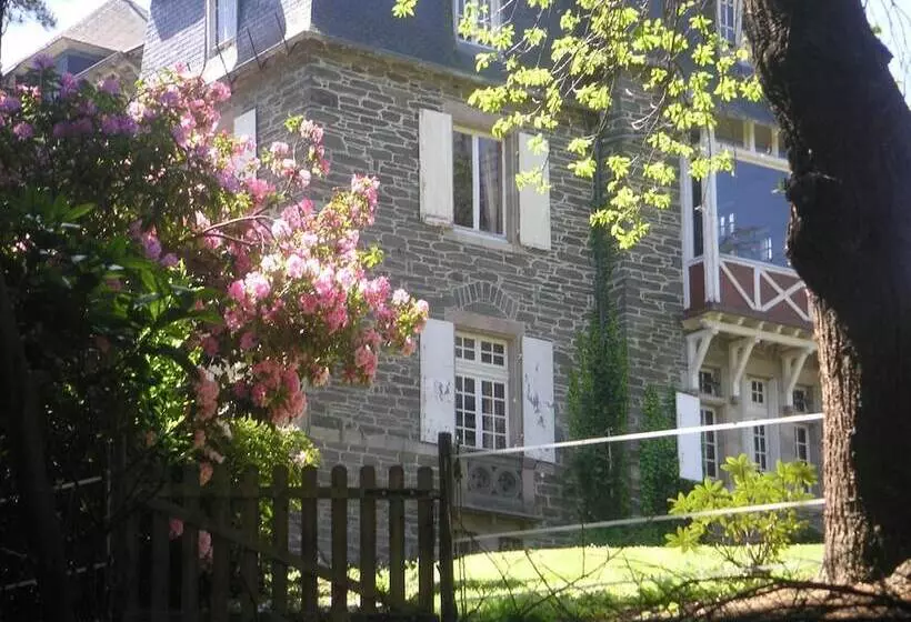 Aamiaismajoitus (B&B) Chambres D Hotes Manoir Kerhuella