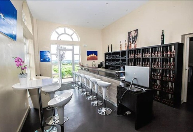 צימר Chateau De Valloubiere