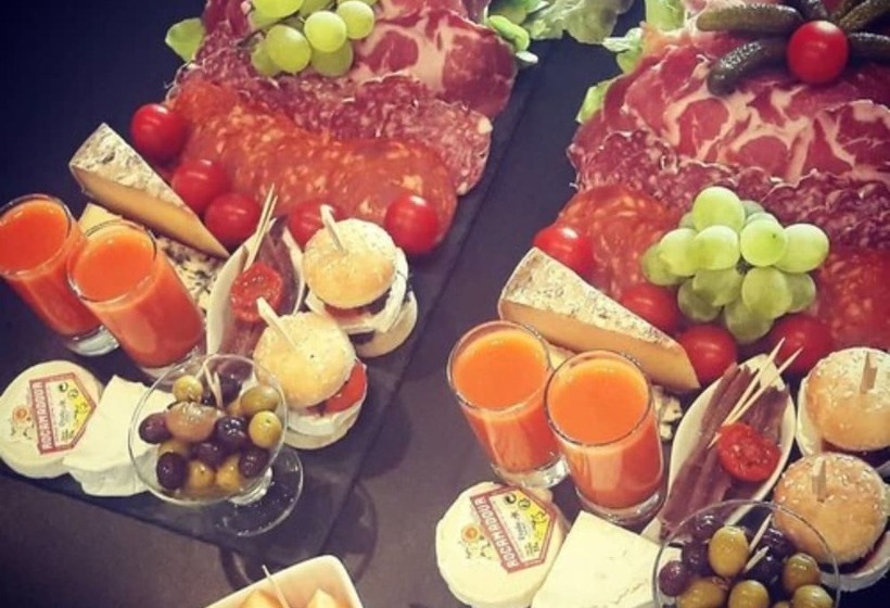 צימר Chateau De Valloubiere