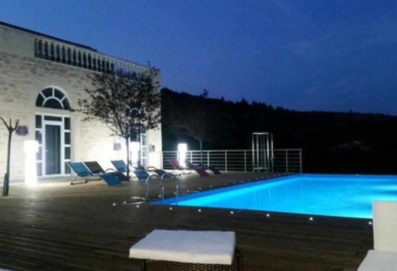 צימר Chateau De Valloubiere