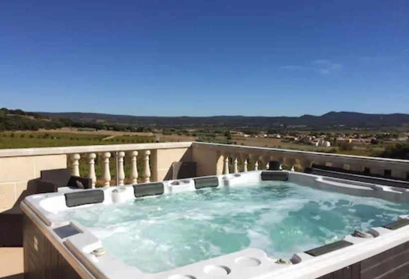 צימר Chateau De Valloubiere