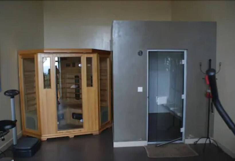 צימר Chateau De Valloubiere