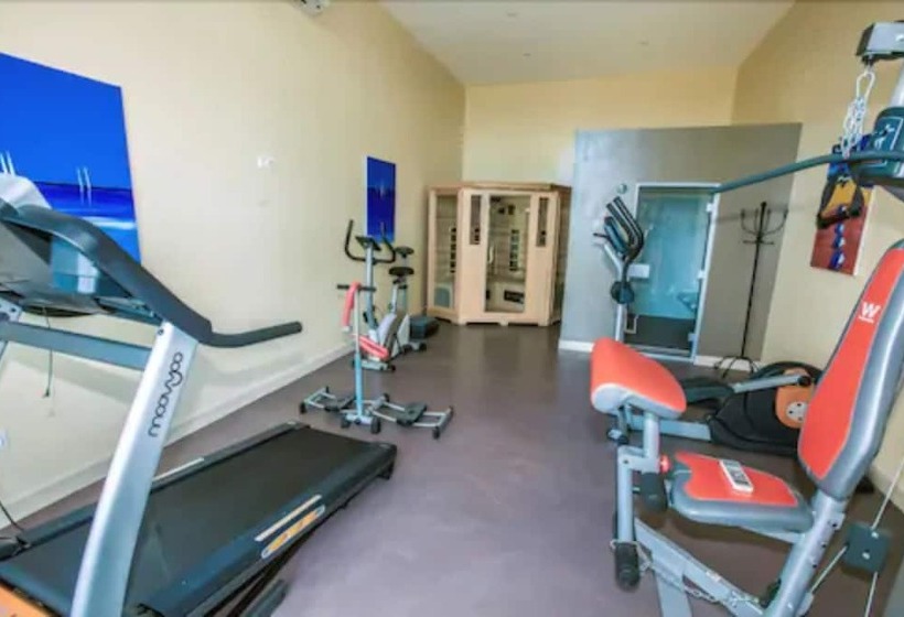 צימר Chateau De Valloubiere