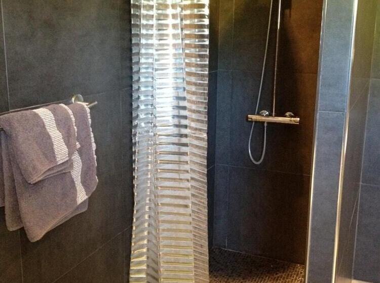 צימר Chateau De Valloubiere