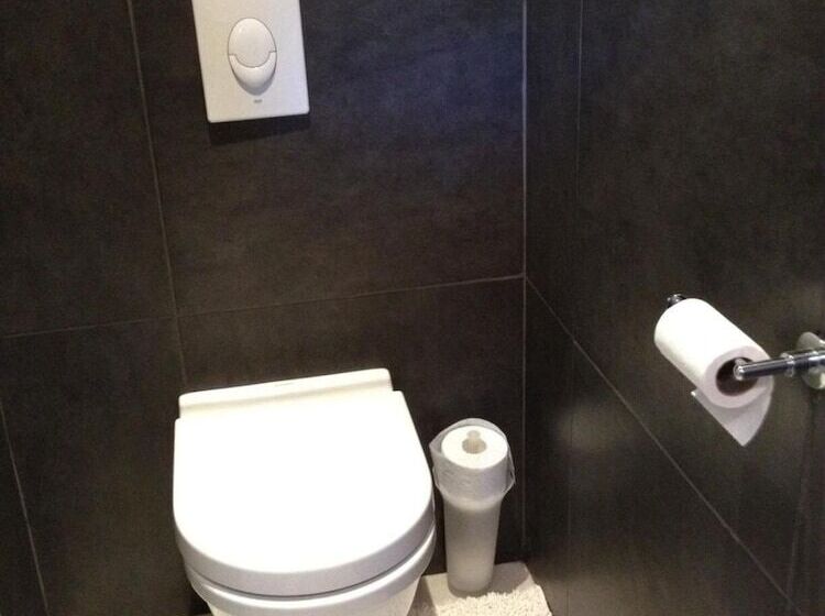 צימר Chateau De Valloubiere