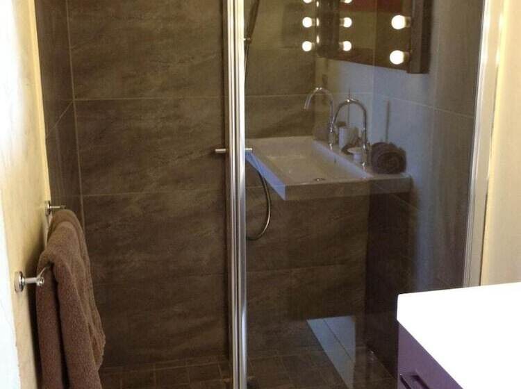 צימר Chateau De Valloubiere