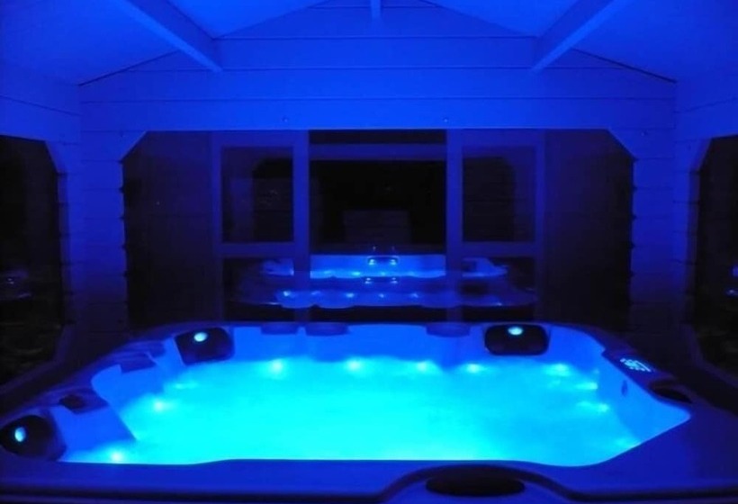 צימר Chateau De Valloubiere